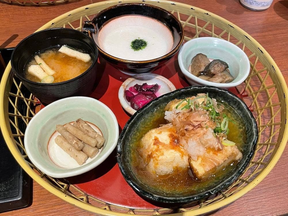 ごはんととろろ とろ麦 浅草EKIMISE店