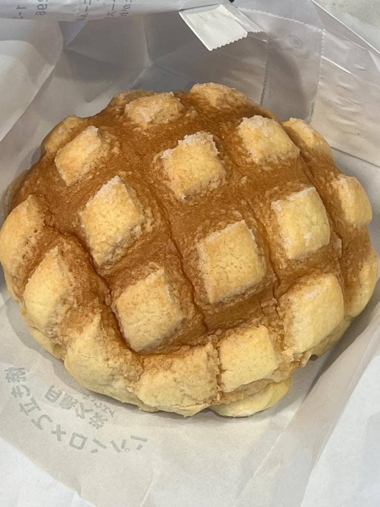 焼きたてメロンパン 久栄