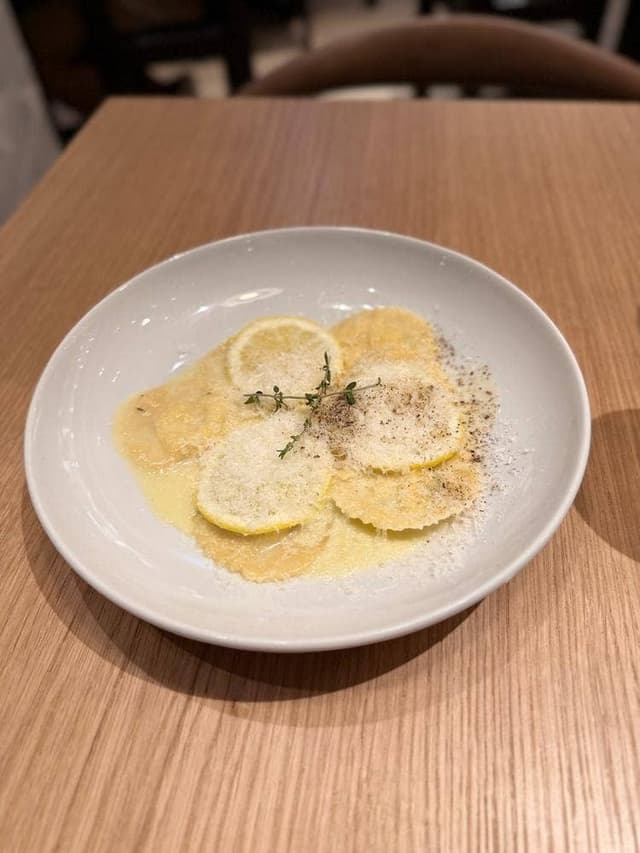 DEAN & DELUCA 大阪 - サブ画像1
