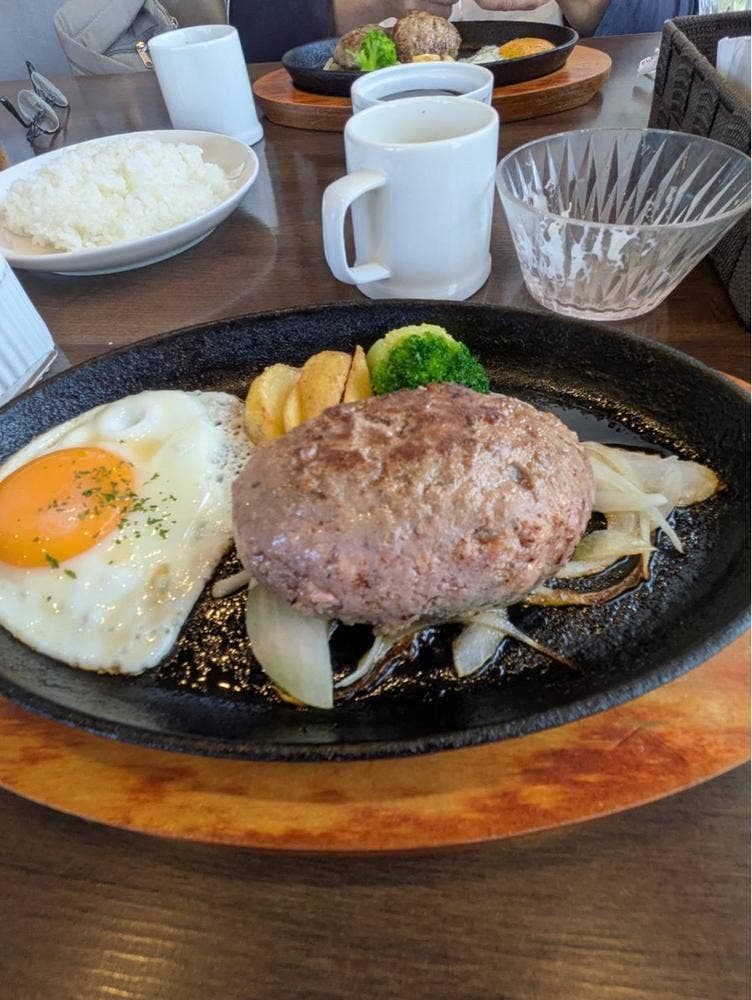 鉄板ハンバーグDining ニシエヒガシエ