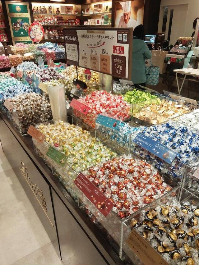 リンツ ショコラ ブティック 光が丘IMA店 - サブ画像1