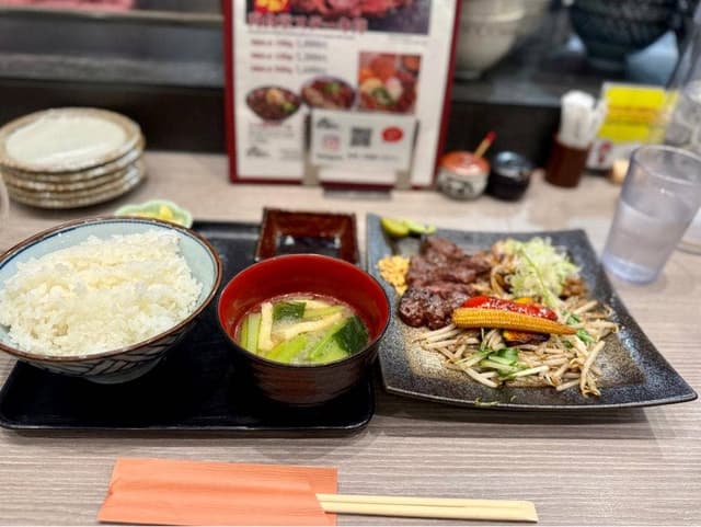 福井肉食堂 くるふ駅店 - サブ画像1