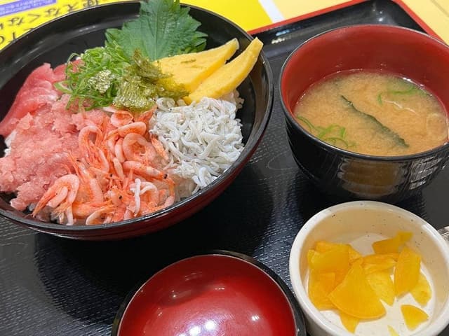 駿河湾の恵み 家族庵 海鮮丼 - サブ画像2
