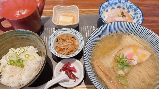 鯛塩そば 灯花 なんばメゾンダイニング店 - サブ画像1