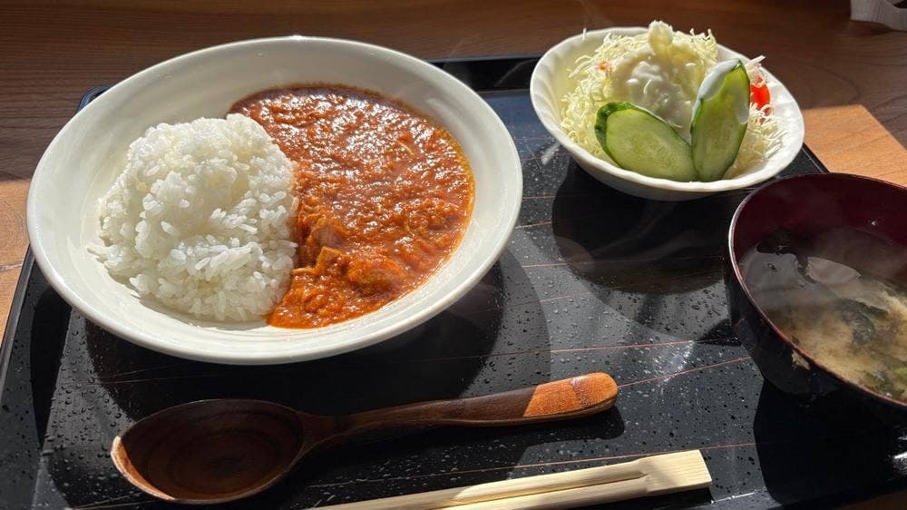 カレーと焼きそばのエピス