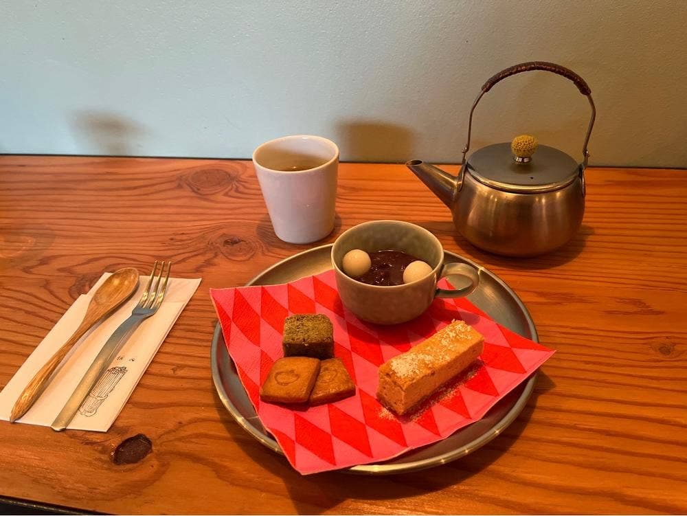 お茶とお菓子 横尾 と chloro