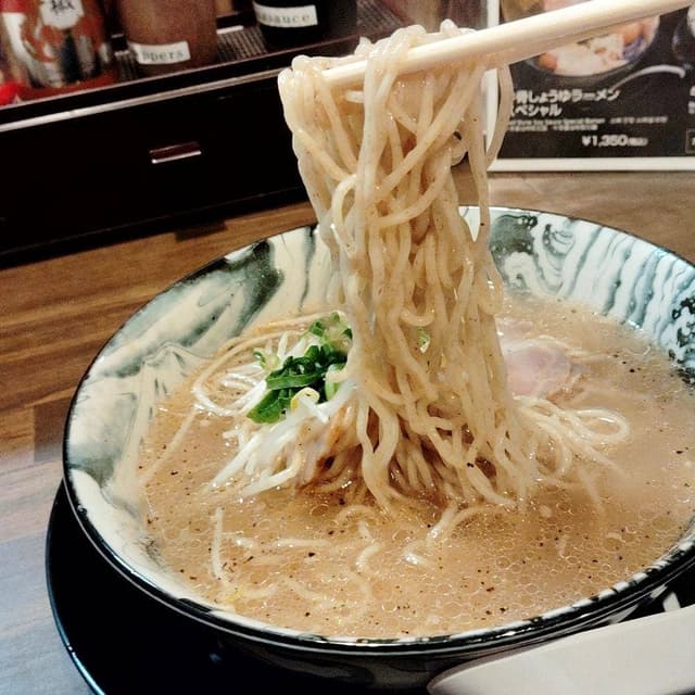 とんこつ・牛骨ラーメン 龍瞳 シャミネ鳥取店 - サブ画像1