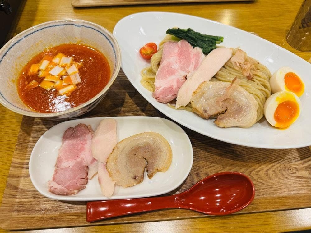 結まる