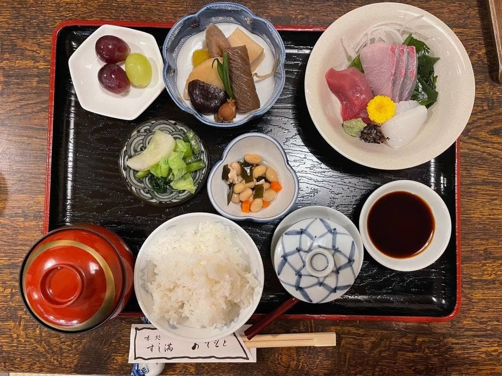 すし満