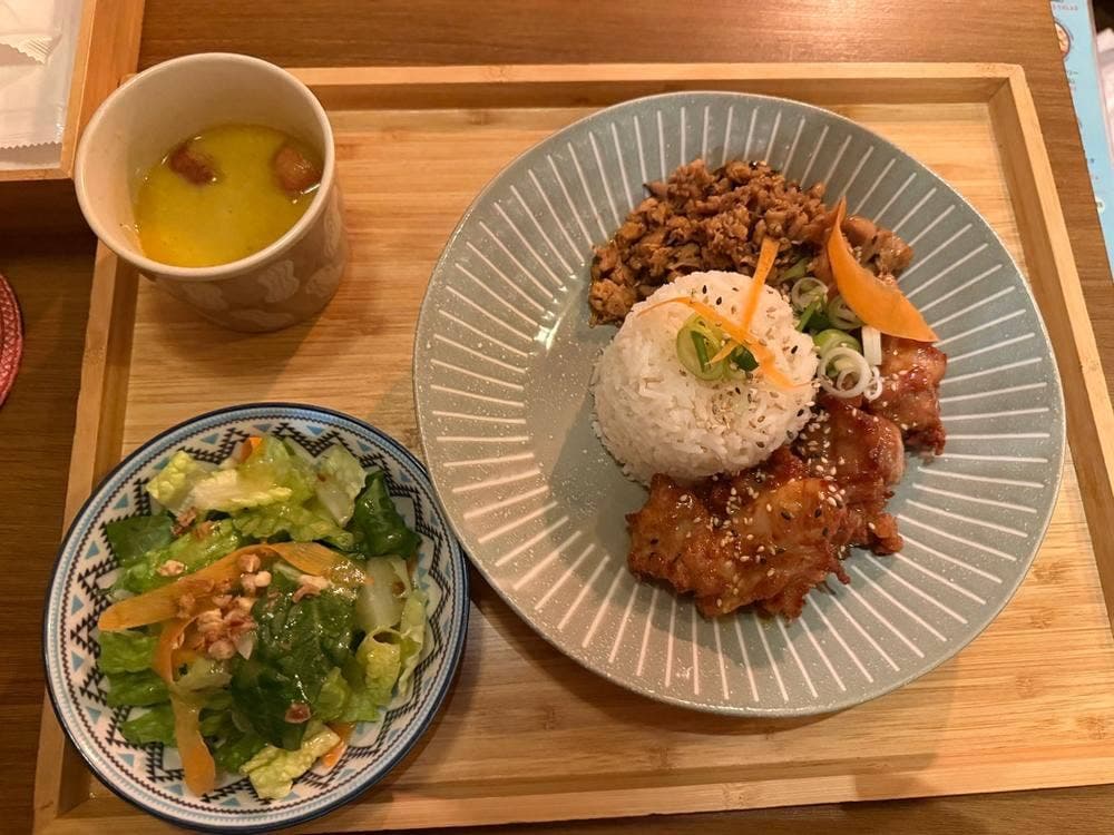 Coco-Nuts Fukuoka Cafe & Dining