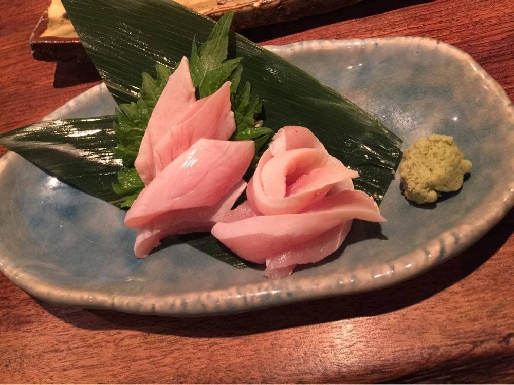 けん