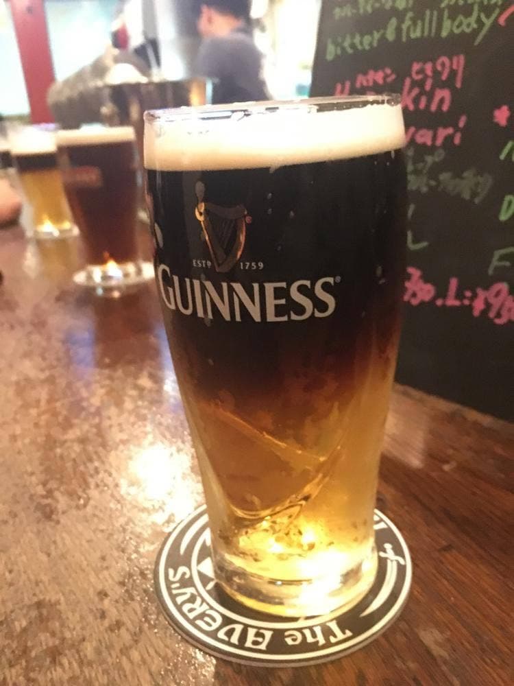 THE AVERY'S IRISH PUB