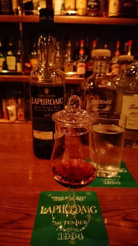 BAR TENDER