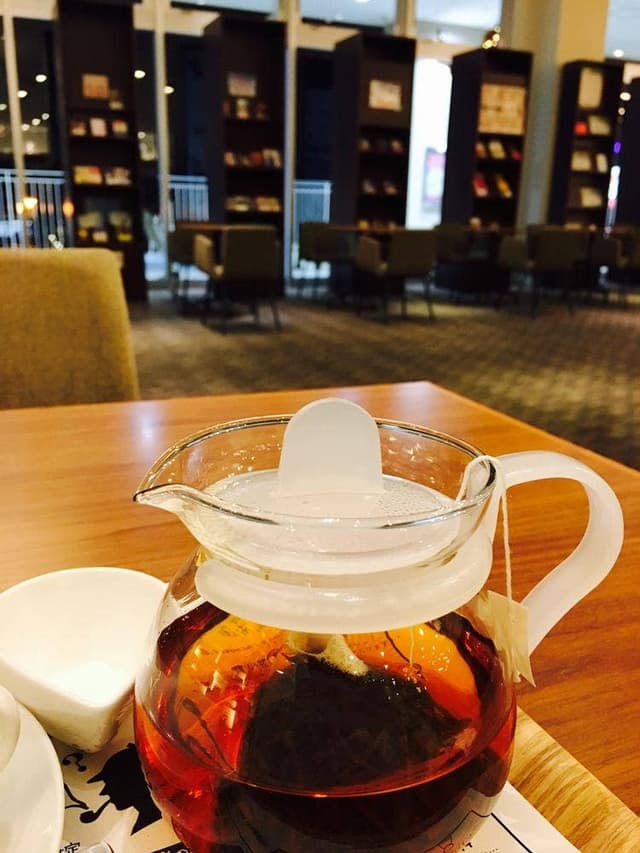 The Gut Coffee & Books - サブ画像1