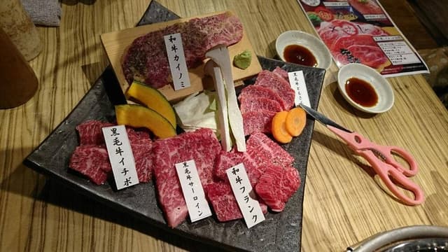 炭火焼肉 牛ざんまい 高針店 - サブ画像1