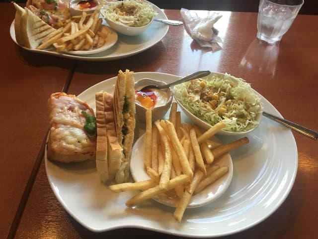 アン・レーヌ・カフェ - サブ画像1