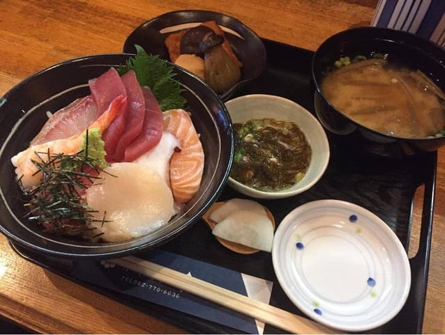 ランチ&酒と魚 よしかわ - サブ画像1