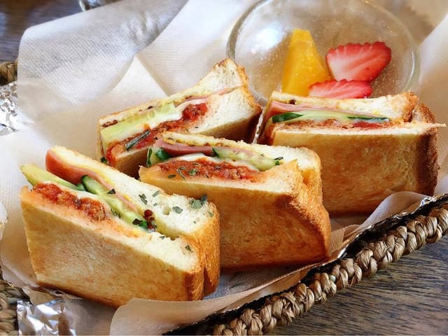 MOMOcafe - サブ画像3