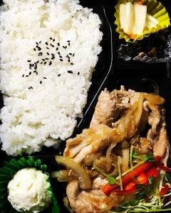 オープンキッチンの弁当屋 あさ川