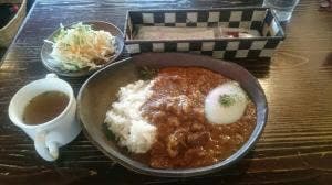 赤い屋根の喫茶店 駅舎