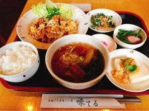 味てる