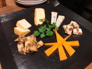 チーズ料理専門店 Cheese Holic Bar