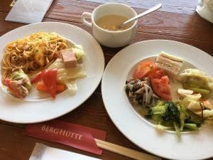 ban.K CAFE TERRACE BERG HUTTE