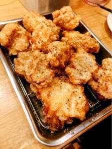 骨付鳥、からあげ、ハイボール がブリチキン。大門店