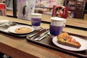 スターバックス コーヒー 草叢BOOKS 新守山店