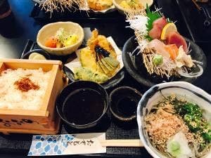 胡麻切りそばと創作串揚げ おおの