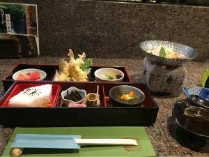 おもろダイニング山葵