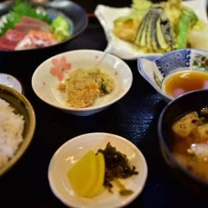 やきとり・季節料理・お食事処 でん