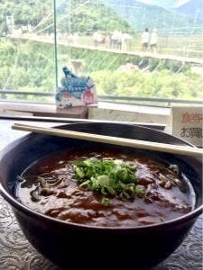 たにせ