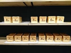食パン工房 春日 桜塚店