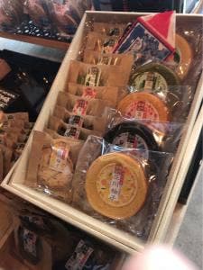 19HITOYASUMI 砺波店