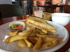 RAIDER’S GARAGE CAFE&DINER