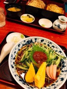 三由そば店