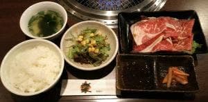 焼肉 樂