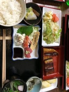 うな中