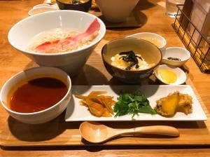 とまとうどんとお食事 花の飯屋