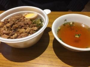 谷中の華