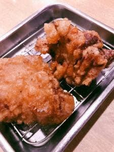 骨付鳥、からあげ、ハイボール がブリチキン。難波4丁目店