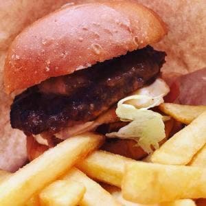 トムズスタジオ 淡路夢舞台店