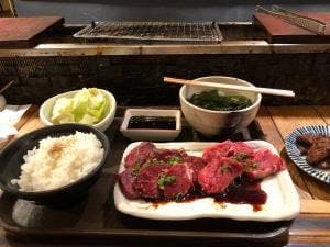 にくまる 平和通り店