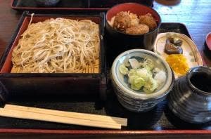 亀六そば店