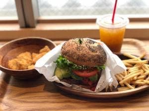 KUA`AINA ららぽーとEXPOCITY店