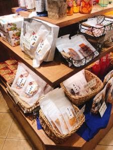 舟和 仲見世1号店