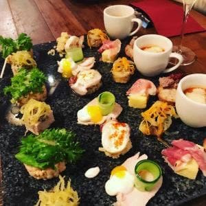ワルツ ワインカフェギャラリー