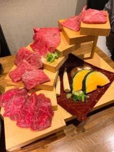 炭火焼肉・にくなべ屋 神戸びいどろ 初台店