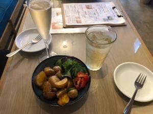 kumeyʼs Tea+Wine House